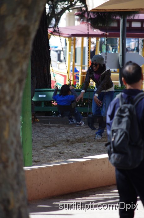 IMGP0091.JPG - Priyanka Chopra playing in the park . . . aww!