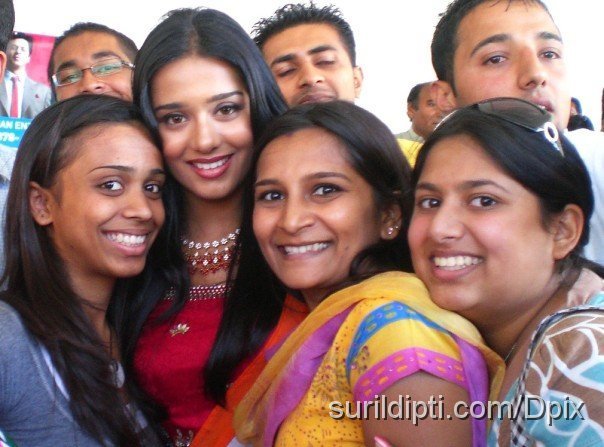 24521_10100125556266155_12413626_54484664_2113871_n.jpg - With guest star, Amrtia Rao, at the Independence Day 2008 Celebration in San Francisco